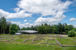Mauerreste eines grossen Gebäudekomplexes...