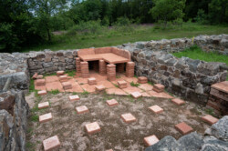 so könnte die Bodenheizung vor rund 2'000 Jahren bei den Römern ausgesehen haben;