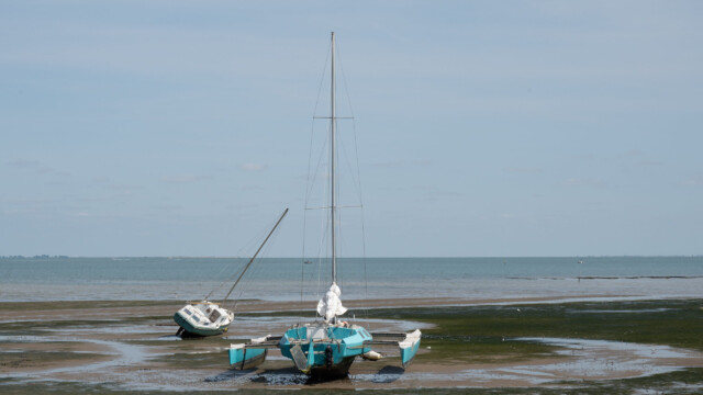 Trimaran auf dem Trockenen