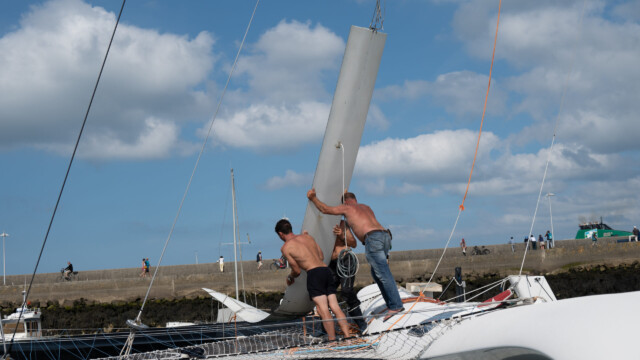 Reparaturarbeiten auf dem Tri Maserati