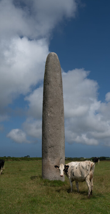 Menhir mit zweitem Fotomodell