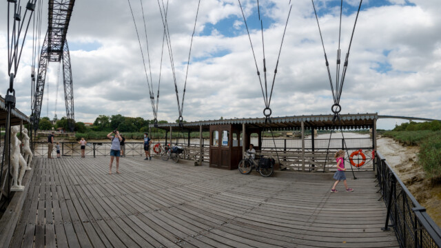 auf der Schwebefähre