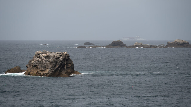 an diesen Felsen zerschellte am 16. März 1978 der Tanker Amoco Cadiz