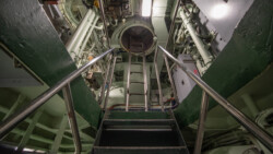 Aufgang zum Notausgang und zur Werkstatt