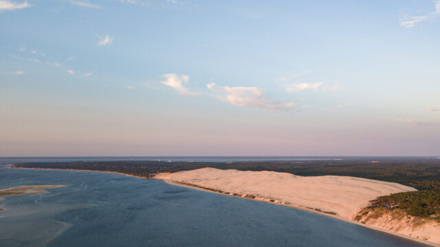 Düne von Pilat kurz vor Sonnenuntergang aus der Luft gesehen