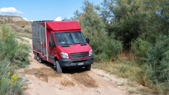 Kommen wir durch diese Feuchte Stelle oder bleiben wir stecken?