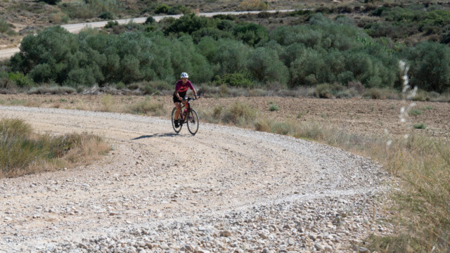 mit dem Velo die Piste hoch