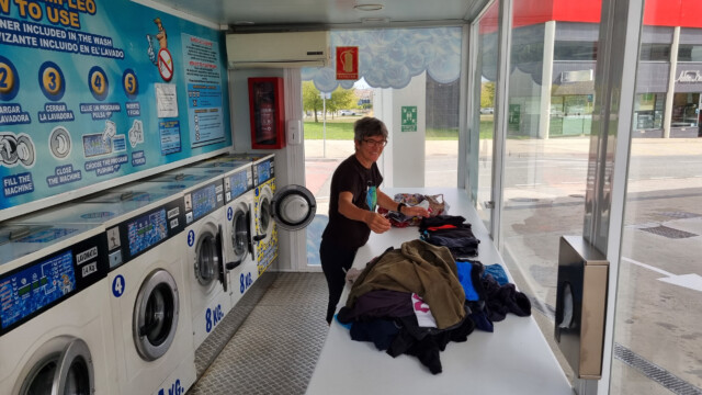 Praktisches Detail: Tische um die Wäsche zusammen zu legen