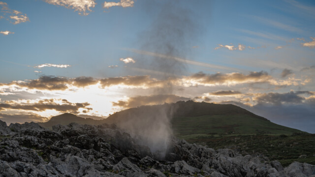 am Morgen früh im Gegenlicht - Meerwassergeysire oder Bufones genannt