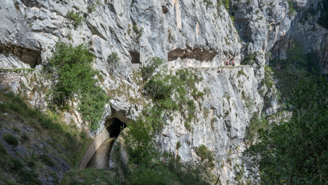 oben Wanderweg, unten Kanal