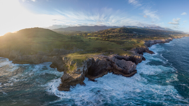 Luftaufnahme von der Küste (Panorama aus mehreren Hochformatbildern)