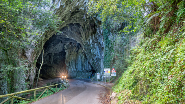Naturtunnel La Cuevona