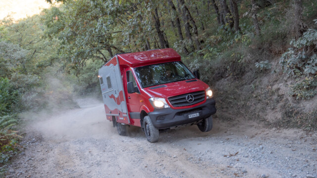 ... und ist abgebremst in der Luft;