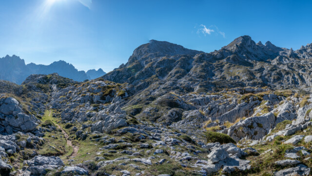 im Hintergrund in der Mitte unser anvisierter Gipfel, der 1937m hohe Jultayu