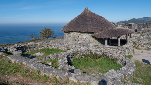nachgebautes Rundhaus