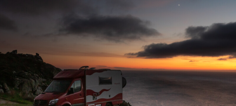 Jupi unter Mond und Venus