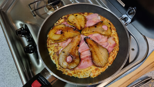 Rösti Spezial mit Speck- und Birnenstreifen