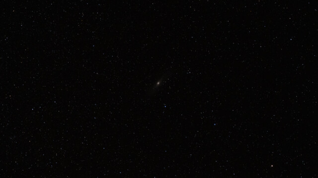 Andromeda-Galaxie mit 105mm Brennweite, 5 Sek, ISO 6400, Ausschnittvergrösserung