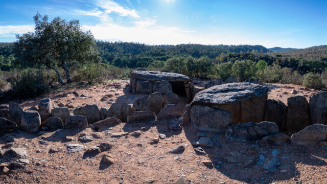 Dolmen mit mehreren Grabkammern