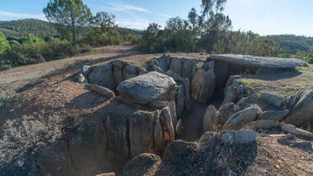 hier sind vier Grabkammern vorhanden