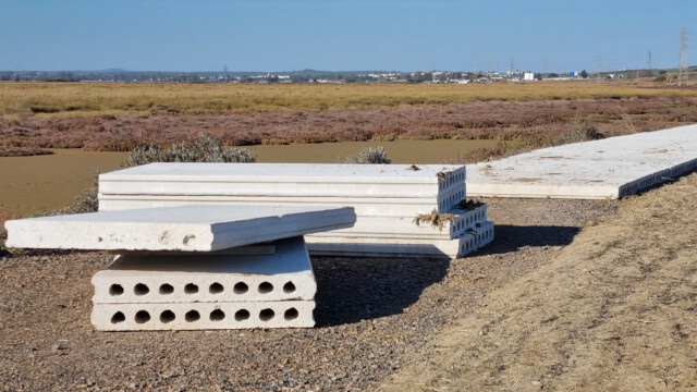 der Veloweg besteht teilweise aus Fertigelementen