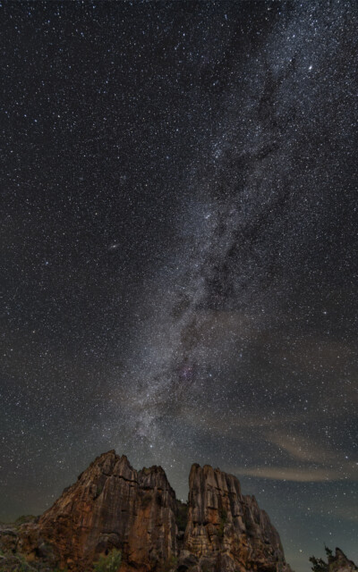 Silvester-Milchstrasse über Bergen von Cerro del Hierro