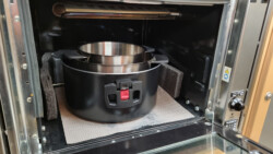 wird im Backofen verstaut