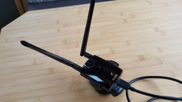 wird mit USB ans Laptop angeschlossen