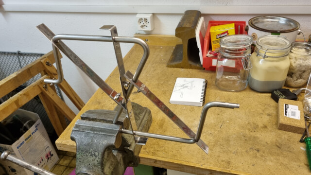 Rührwerk mit ergänzenden, scharf gefeilten Metallmessern