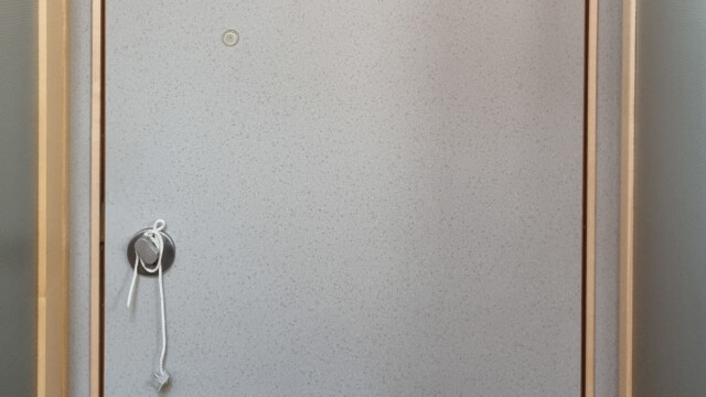 und mit geschlossenen Zusatzschlössern