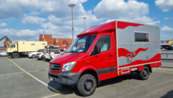 Jupi mit ein paar weiteren Campern, die nach Kanada wollen