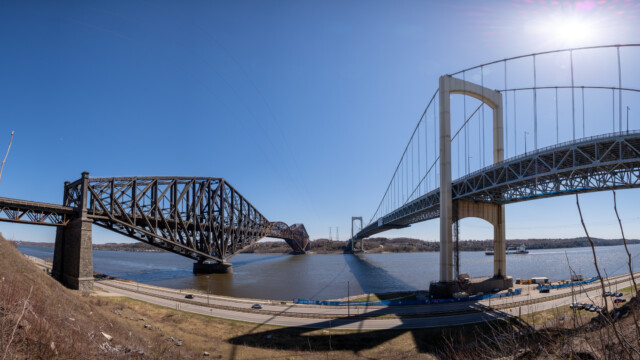 links die Québec-Brücke, rechts die Hängebrücke Pierre-Laporte