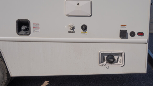 Weder der Benzintank noch der Wassertank lassen sich abschliessen