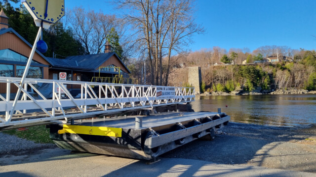 ... auch die Pontons werden im Winter vom Wasser reingeholt