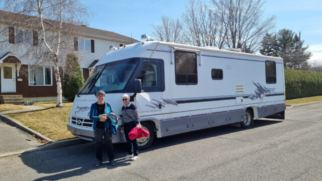 ... der andere einen Camper;