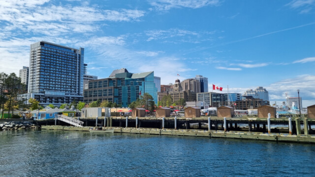 die Hafenpromenade sieht ziemlich neu aus