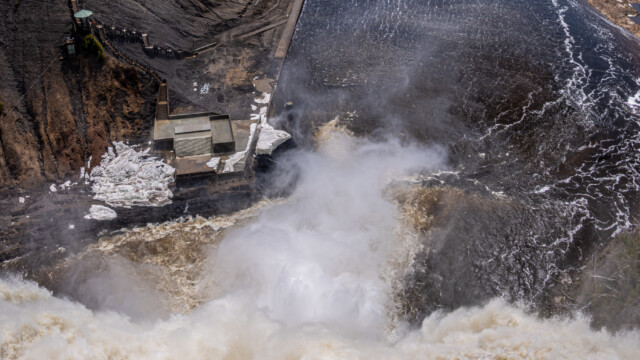 eindrückliches Schauspiel von der Hängebrücke aus gesehen