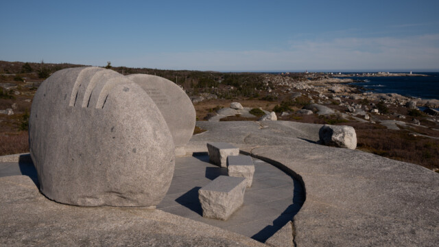 ca. 12km von der Küste entfernt stürzte das Flugzeug mit den 228 Insassen ins Meer; Aufprallgeschwindigkeit: ca. 500km/h