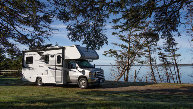 unser Wohnmobil, Übernachtungsplatz an der Küste