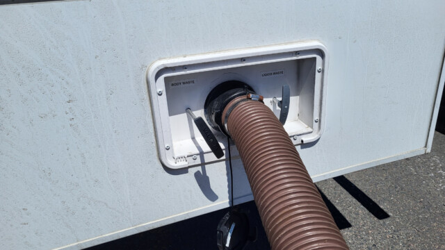 Anschluss des Entsorgungsschlauches;