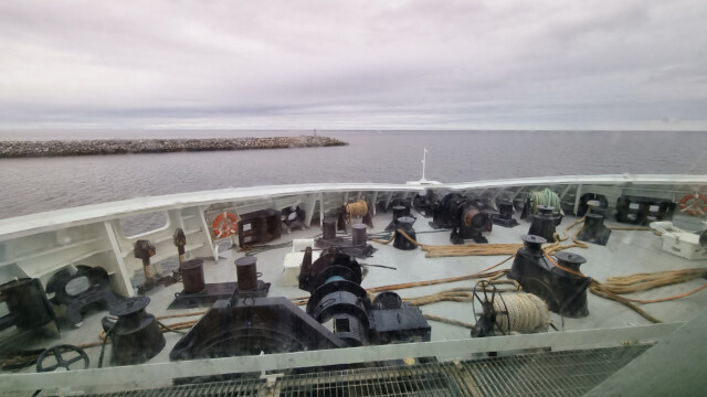 Ausfahrt aus dem Hafen Richtung des über 50 km breiten Stromes