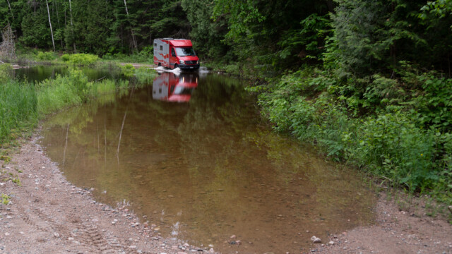 Bettina fährt in das tiefe Gebiet ein