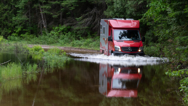 ziemlich Wasser, der Auspuff ist komplett unter Wasser