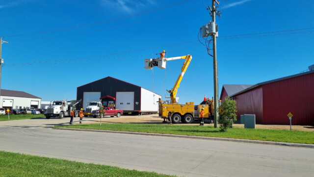 die unteren Kabel werden gekappt
