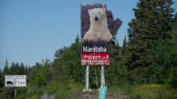 Willkommensschild von Manitoba auf dem Trans-Canada Highway
