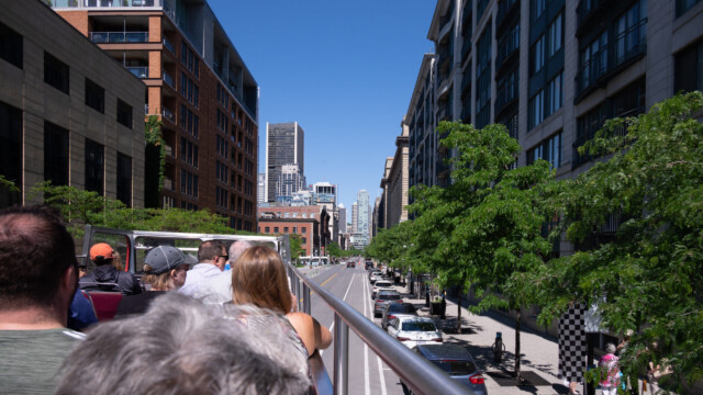 das Wetter stimmt und die Aussicht auf dem oberen Deck ist perfekt