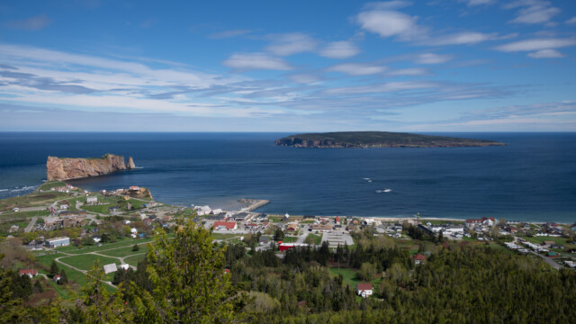links der Fels Rocher Percé, rechts die Insel Bonaventure