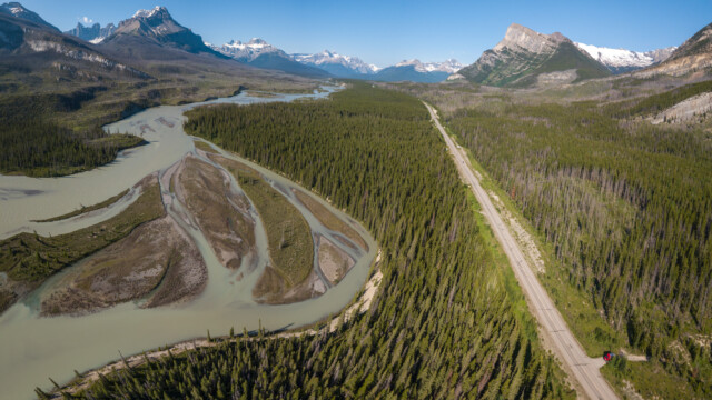 Hochformat-Panoramabild mit der Drohne, unten rechts steht Jupi