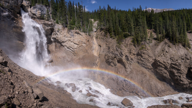 Panther-Wasserfall mit Regenbogen