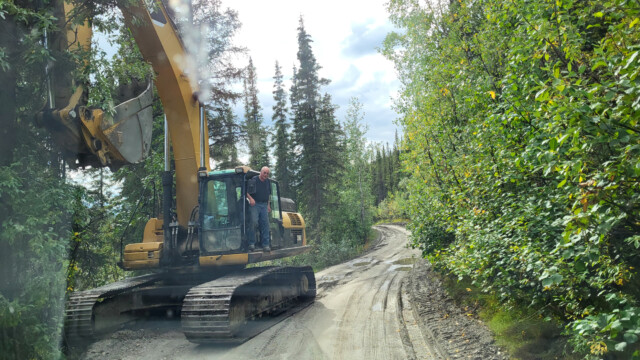 Jupi ist schmal genug um hier durchzuschlüpfen